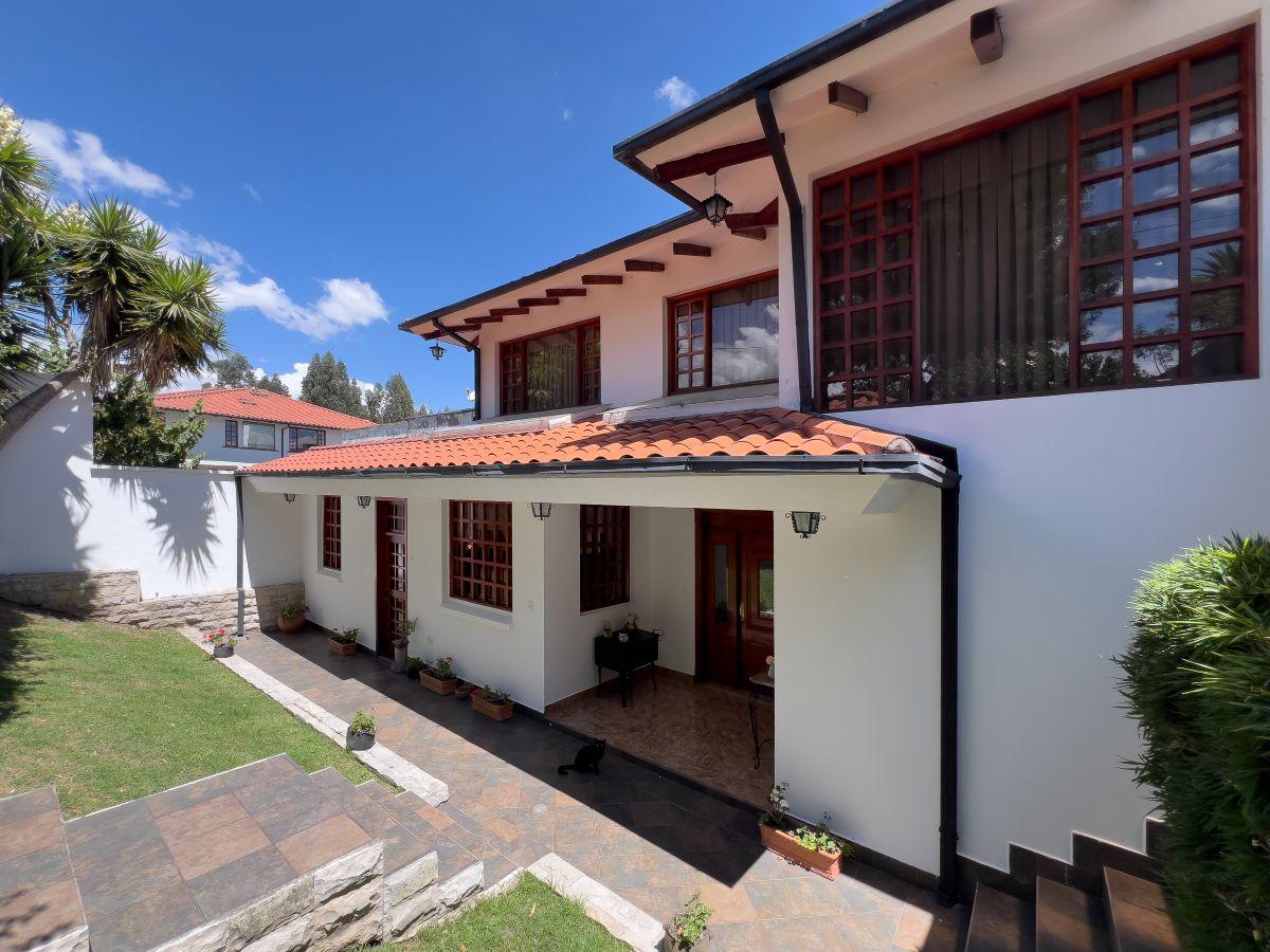 Casa de Venta con Piscina Cubierta Vía a Cashapamba Los Chillos — imagen 9