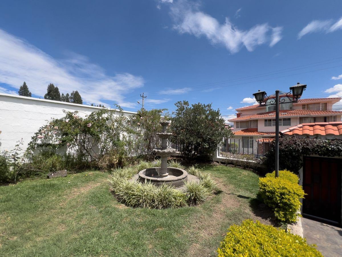Casa de Venta con Piscina Cubierta Vía a Cashapamba Los Chillos — imagen 8