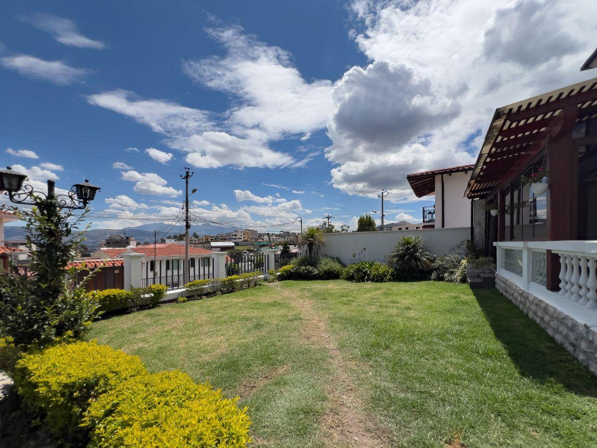 Casa de Venta con Piscina Cubierta Vía a Cashapamba Los Chillos — imagen 7