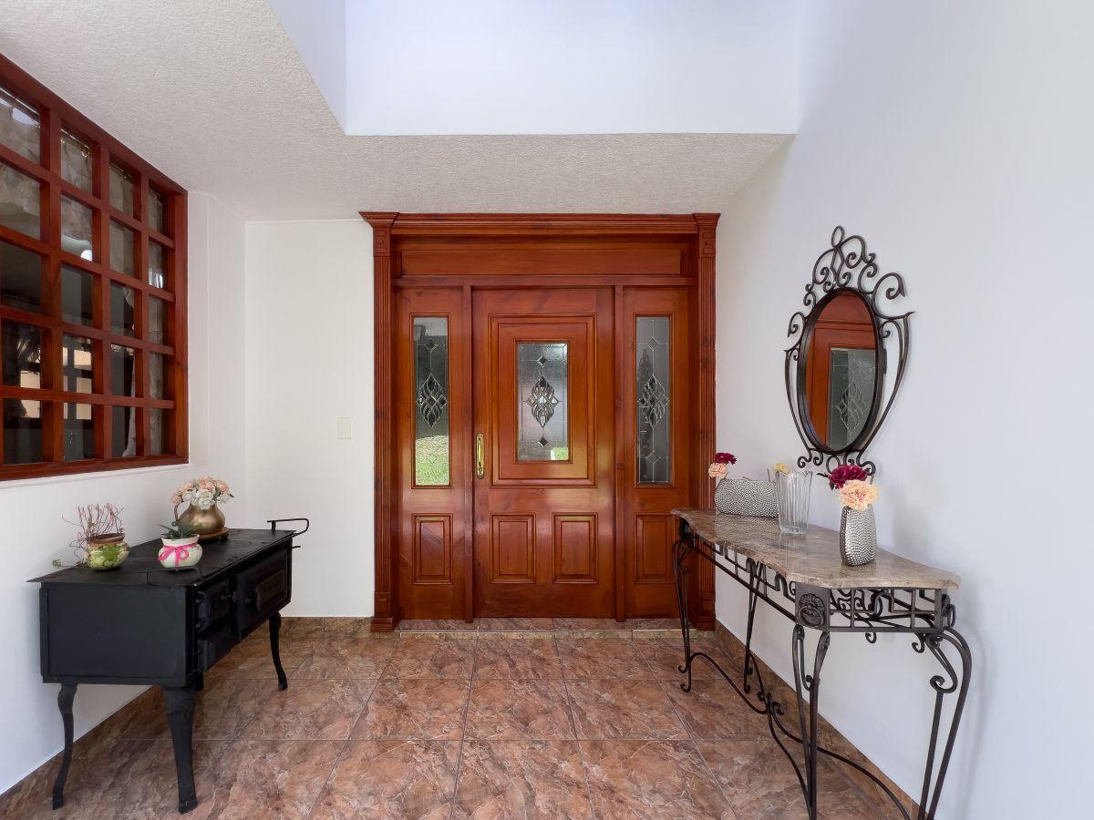 Casa de Venta con Piscina Cubierta Vía a Cashapamba Los Chillos — imagen 6