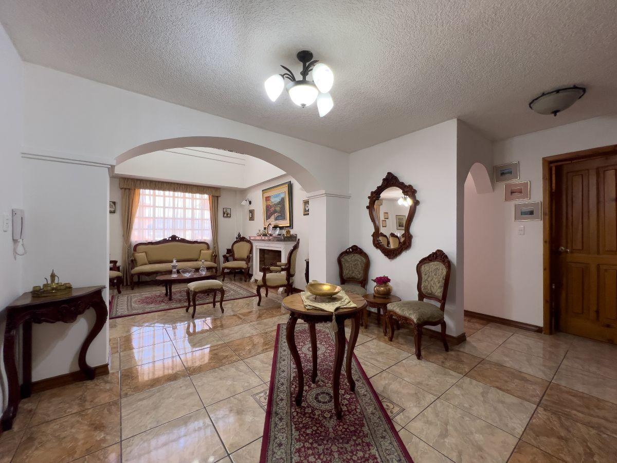 Casa de Venta con Piscina Cubierta Vía a Cashapamba Los Chillos — imagen 4