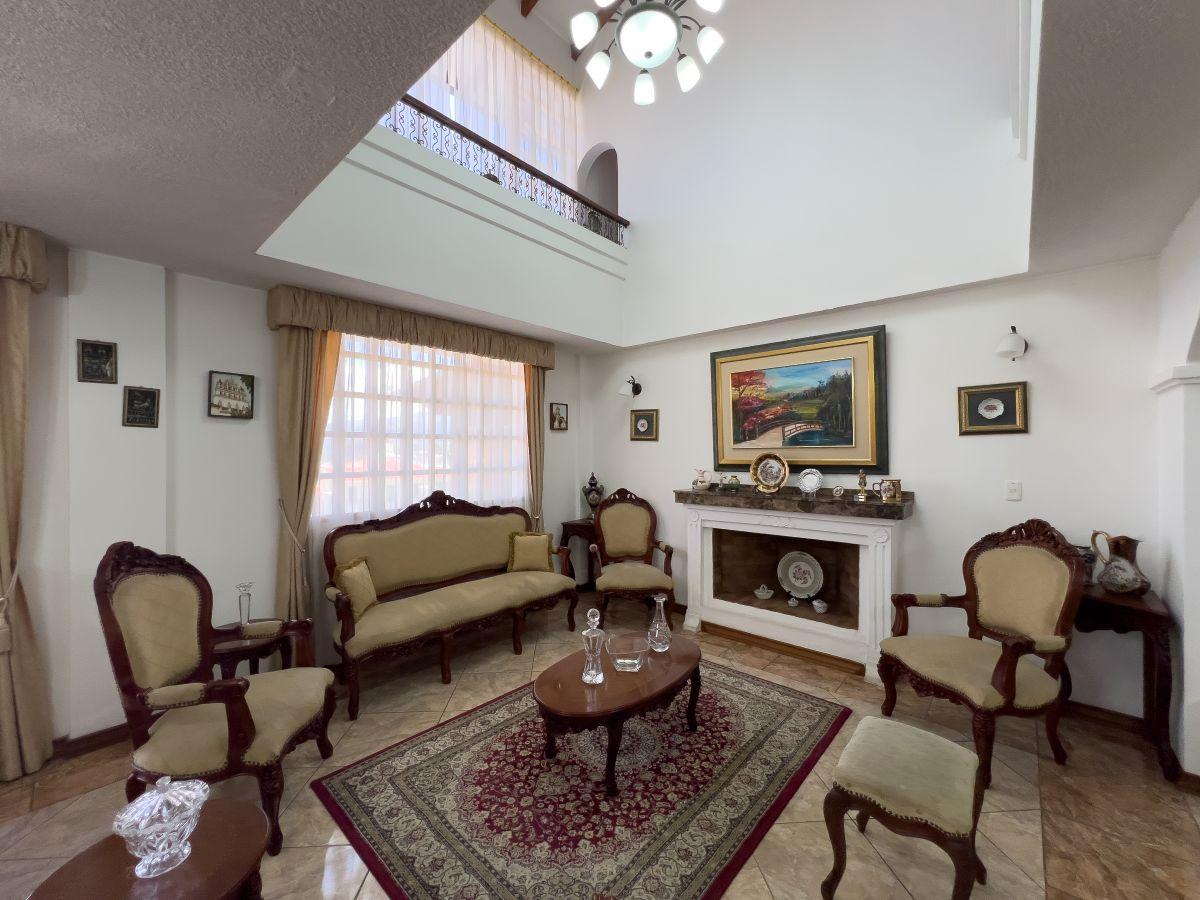 Casa de Venta con Piscina Cubierta Vía a Cashapamba Los Chillos — imagen 3