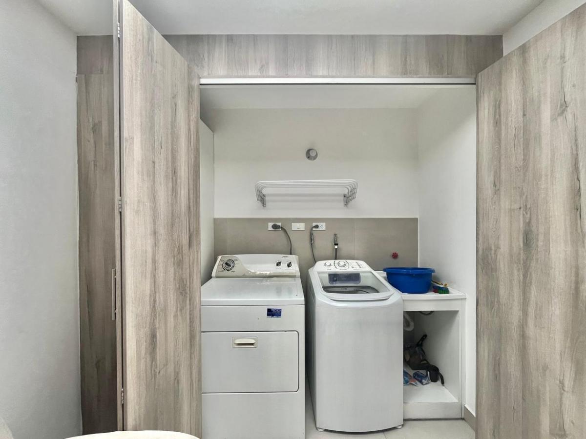 Casa Esquinera de Venta en Puembo — imagen 7