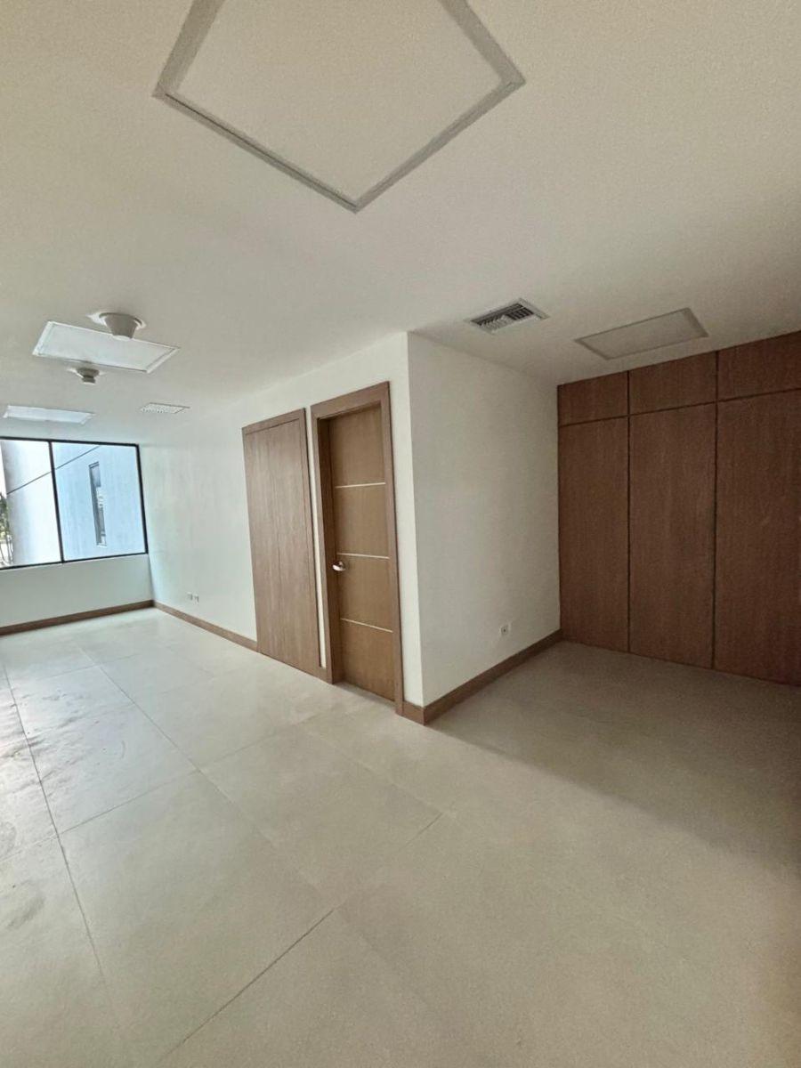 Oficina en Venta, Totalmente Remodelada – Edificio Professional Center, Guayas — imagen 7