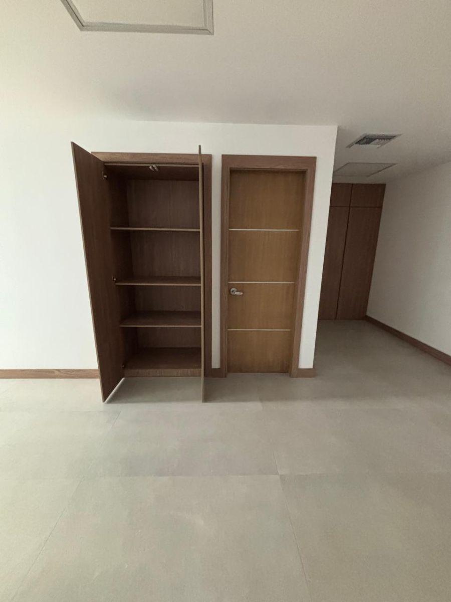 Oficina en Venta, Totalmente Remodelada – Edificio Professional Center, Guayas — imagen 4