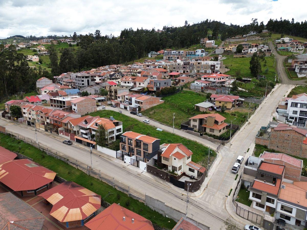 Excelente Priopiedad Baños Sector Colegio Borja, Azuay — imagen 8