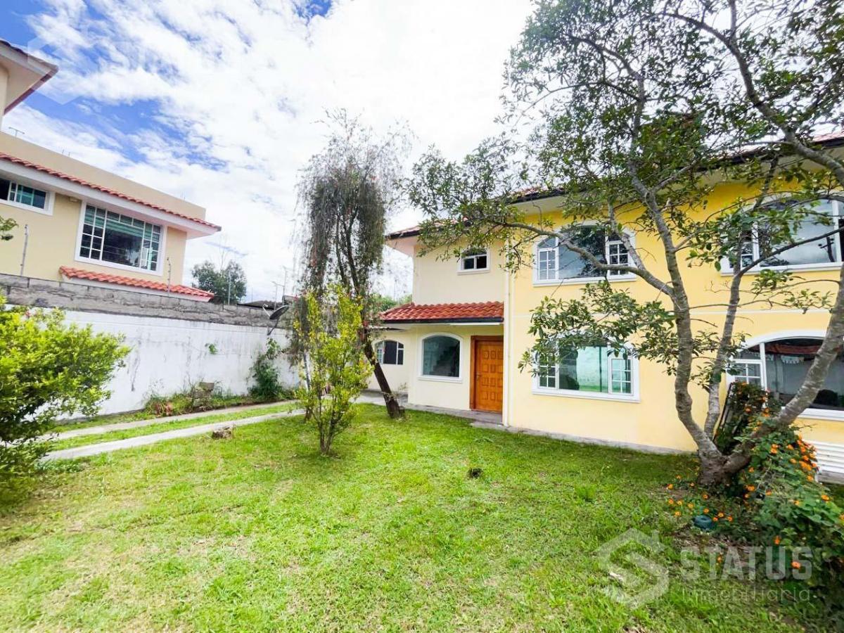 Venta de Casa con Amplio Terreno en Conocoto Cerca del Colegio La Salle — imagen 10