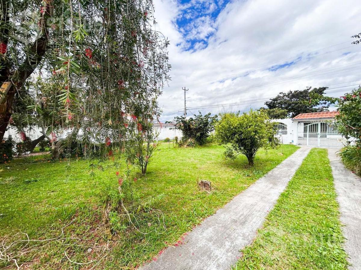 Venta de Casa con Amplio Terreno en Conocoto Cerca del Colegio La Salle — imagen 5