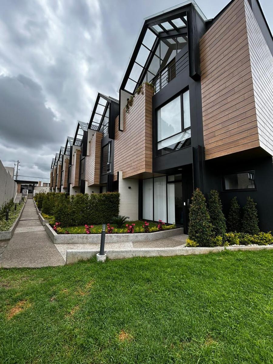 Casa por Estrenar Conjunto Altos del Prado - Tumbaco — imagen 10