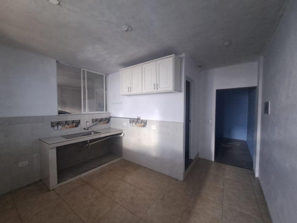 Amplia Casa Rentera en Venta de 4 Departamentos — imagen 7
