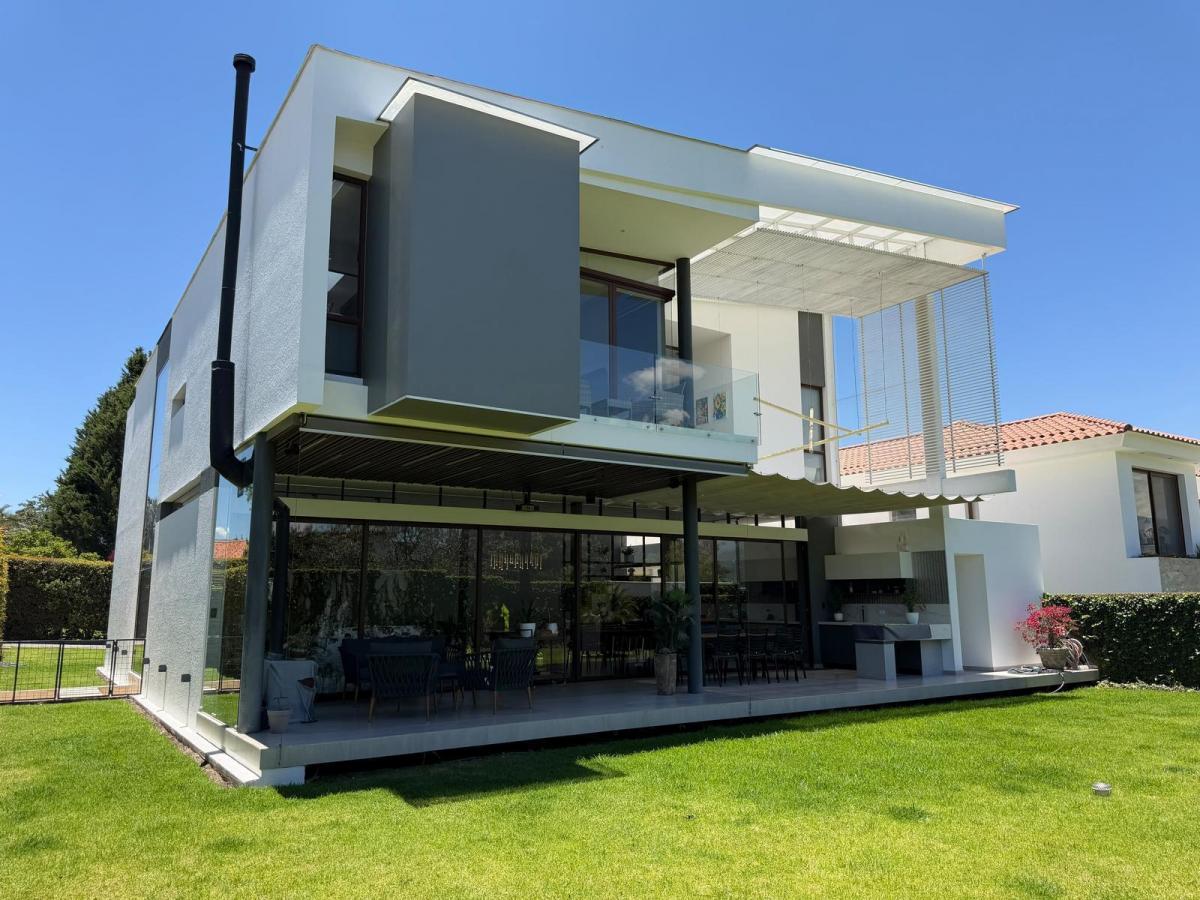 Casa en Venta Moderna con Amplia Área Verde Conjunto Privado en Puembo — imagen 10