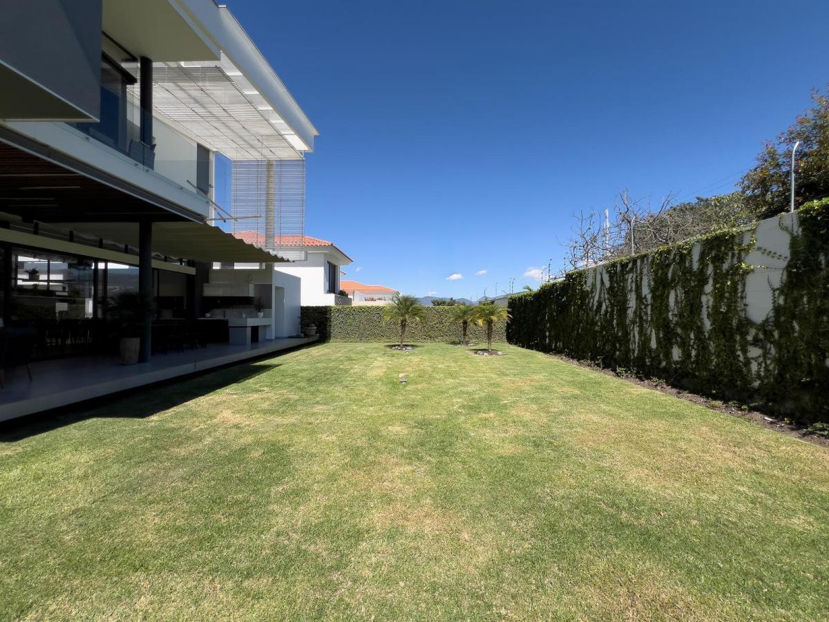 Casa en Venta Moderna con Amplia Área Verde Conjunto Privado en Puembo — imagen 9