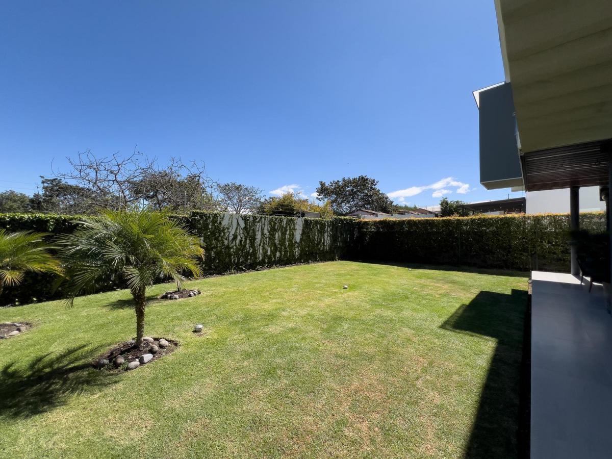 Casa en Venta Moderna con Amplia Área Verde Conjunto Privado en Puembo — imagen 8