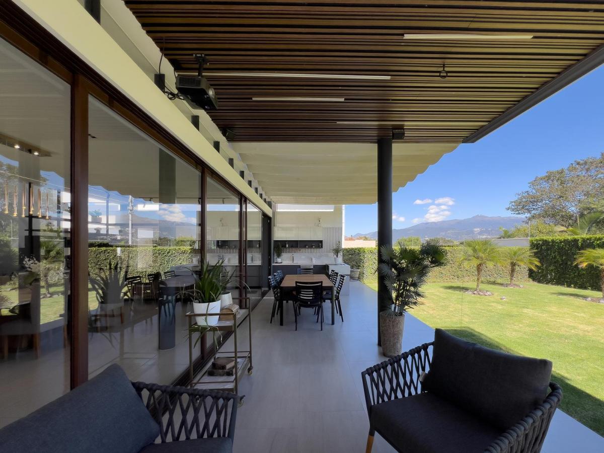 Casa en Venta Moderna con Amplia Área Verde Conjunto Privado en Puembo — imagen 6