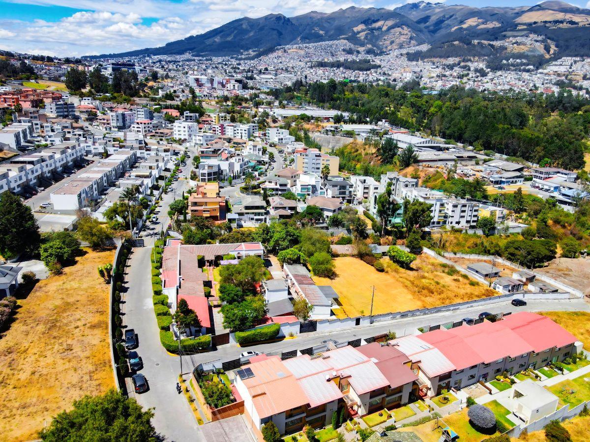 Propiedad Rentera de Venta Dentro de Urbanización Norte de Quito Renta Segura + Terreno Comercial — imagen 10
