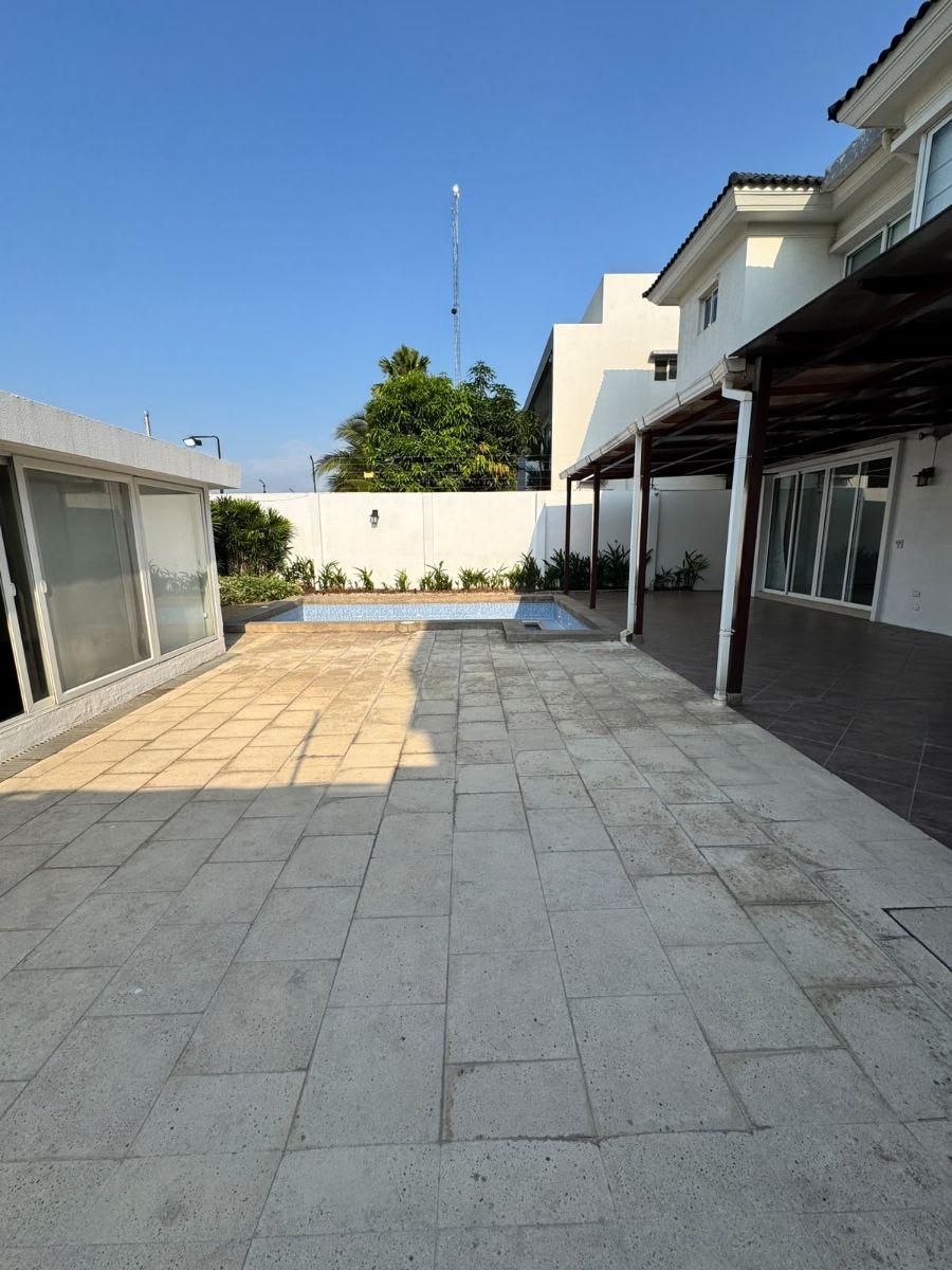 Casa de 454 m² con 4 Dorm. Gimnasio Sauna Piscina, Guayas — imagen 9