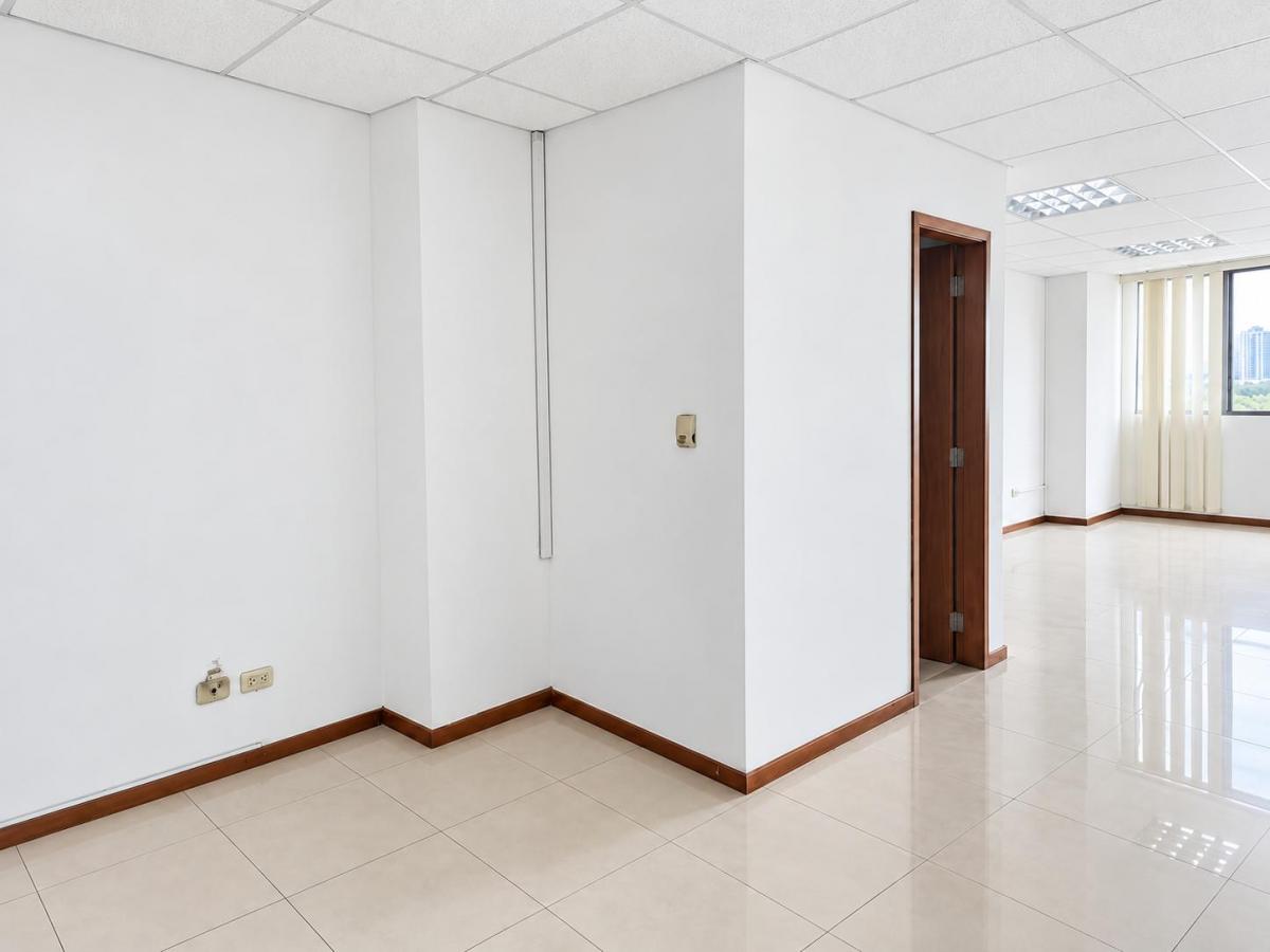 Oficina Comercial de 40 m² en Venta, Edificio Trade Building, Norte de Guayaquil, Guayas — imagen 6