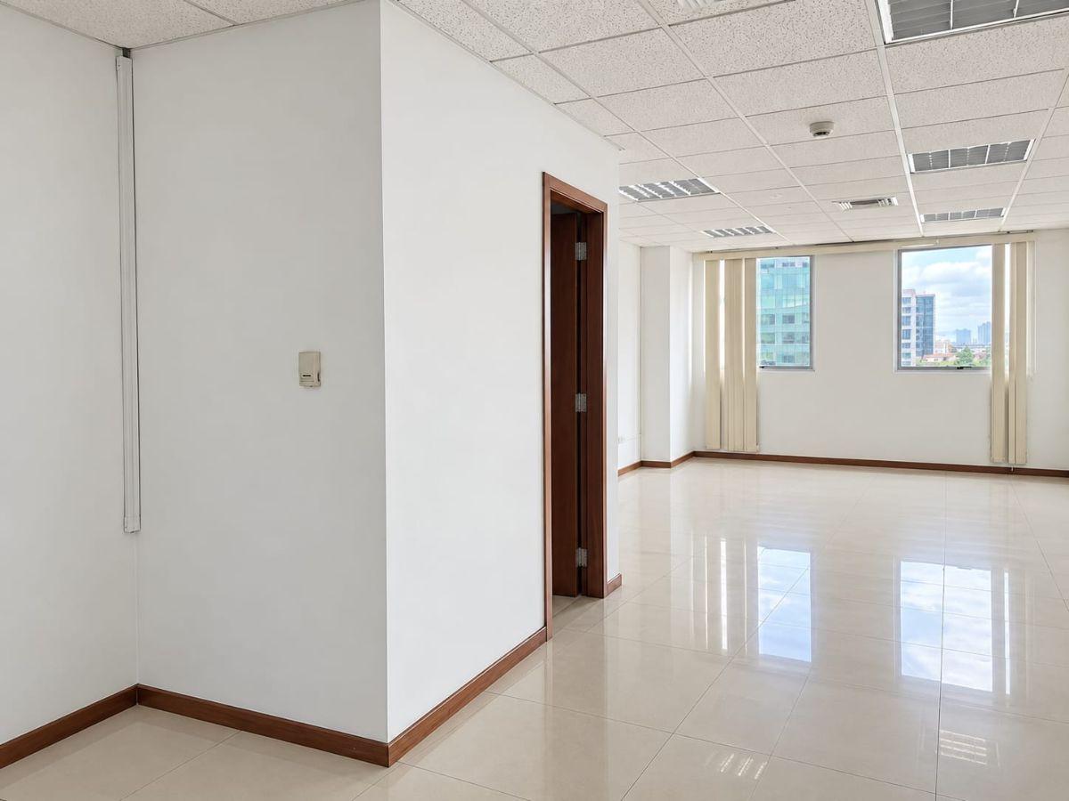Oficina Comercial de 40 m² en Venta, Edificio Trade Building, Norte de Guayaquil, Guayas — imagen 4