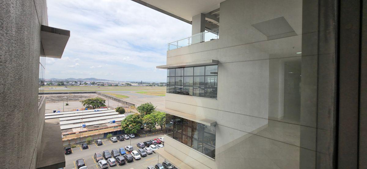 Vendo Oficina Premium Corporativa 116 m² Sky Building + 20 m² Terraza + 2 Parqueos Sector Aeropuerto, Guayas — imagen 8