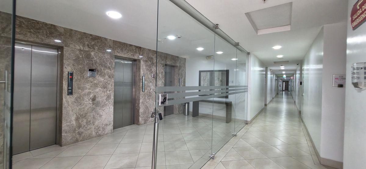 Vendo Oficina Premium Corporativa 116 m² Sky Building + 20 m² Terraza + 2 Parqueos Sector Aeropuerto, Guayas — imagen 7