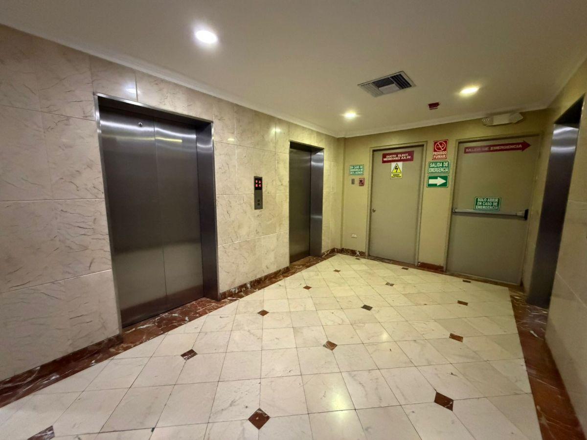 En Venta Oficina Ejecutiva 31 m² - Edificio Las Cámaras - Guayaquil, Guayas — imagen 5