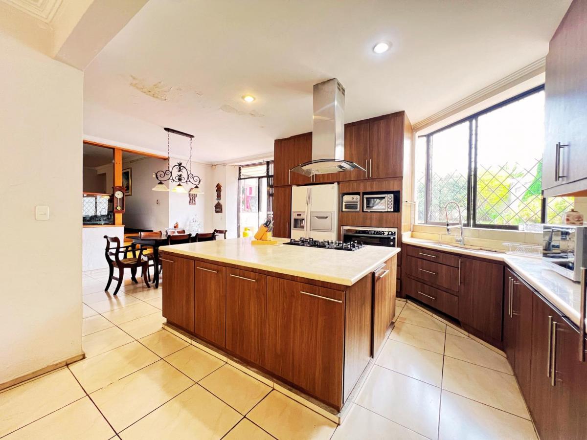 Casa Exclusiva de Venta en Capulispamba, Cuenca, Azuay — imagen 7