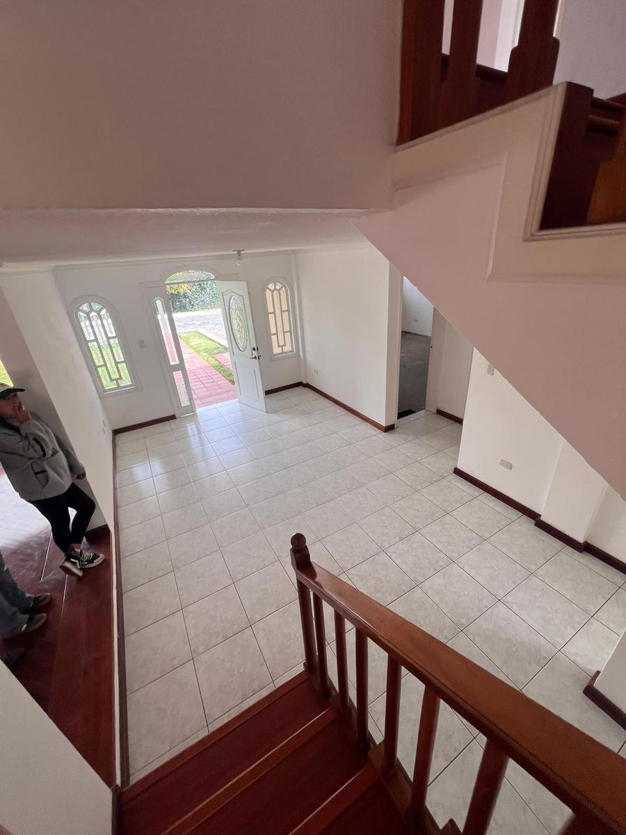 Casa de Estilo Americano en Venta en Tumbaco — imagen 4