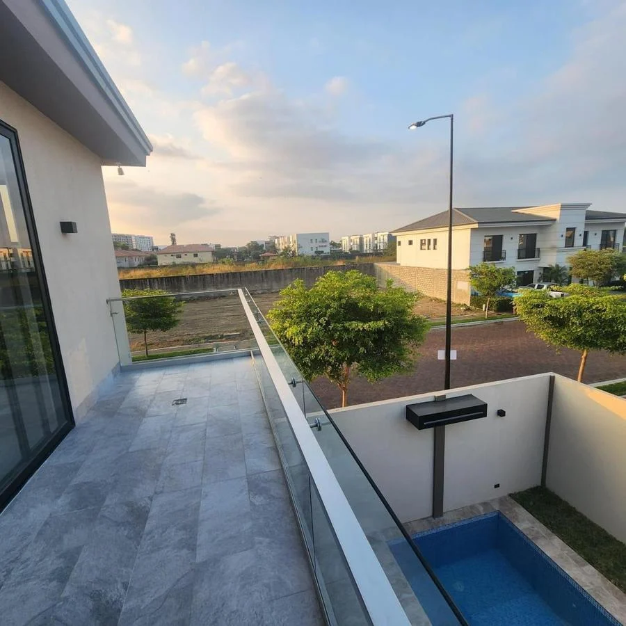 Casa de Estreno de Venta, Samborondon. Guayas — imagen 9