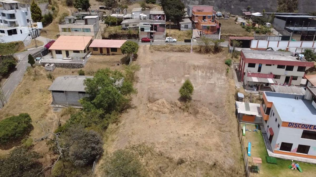 Terreno en Zámbiza: Derechos y Acciones Equivalentes a 1.200 m² — imagen 3