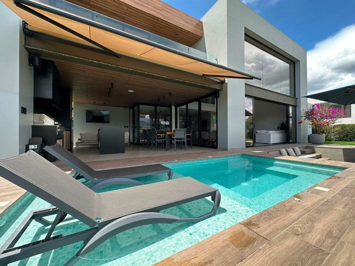 Hermosa Casa Moderna de Venta en Urbanización Privada Tumbaco! — imagen 10