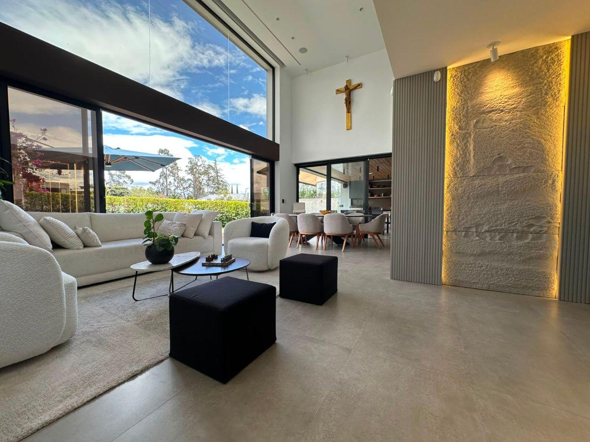 Hermosa Casa Moderna de Venta en Urbanización Privada Tumbaco! — imagen 9