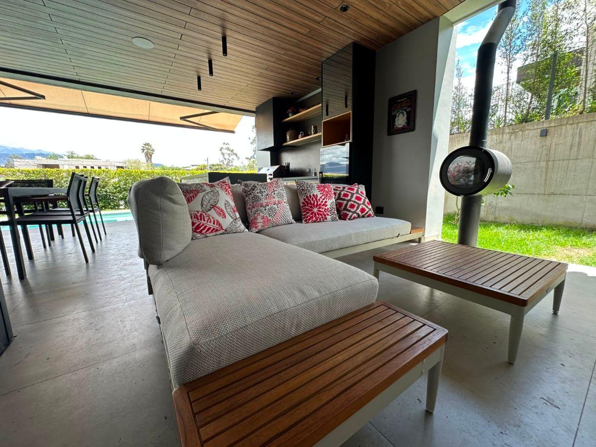 Hermosa Casa Moderna de Venta en Urbanización Privada Tumbaco! — imagen 4