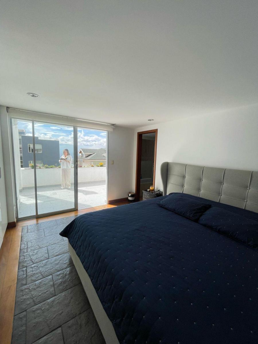 Venta Departamento Tres Dorm. Miravalle Cumbaya — imagen 5
