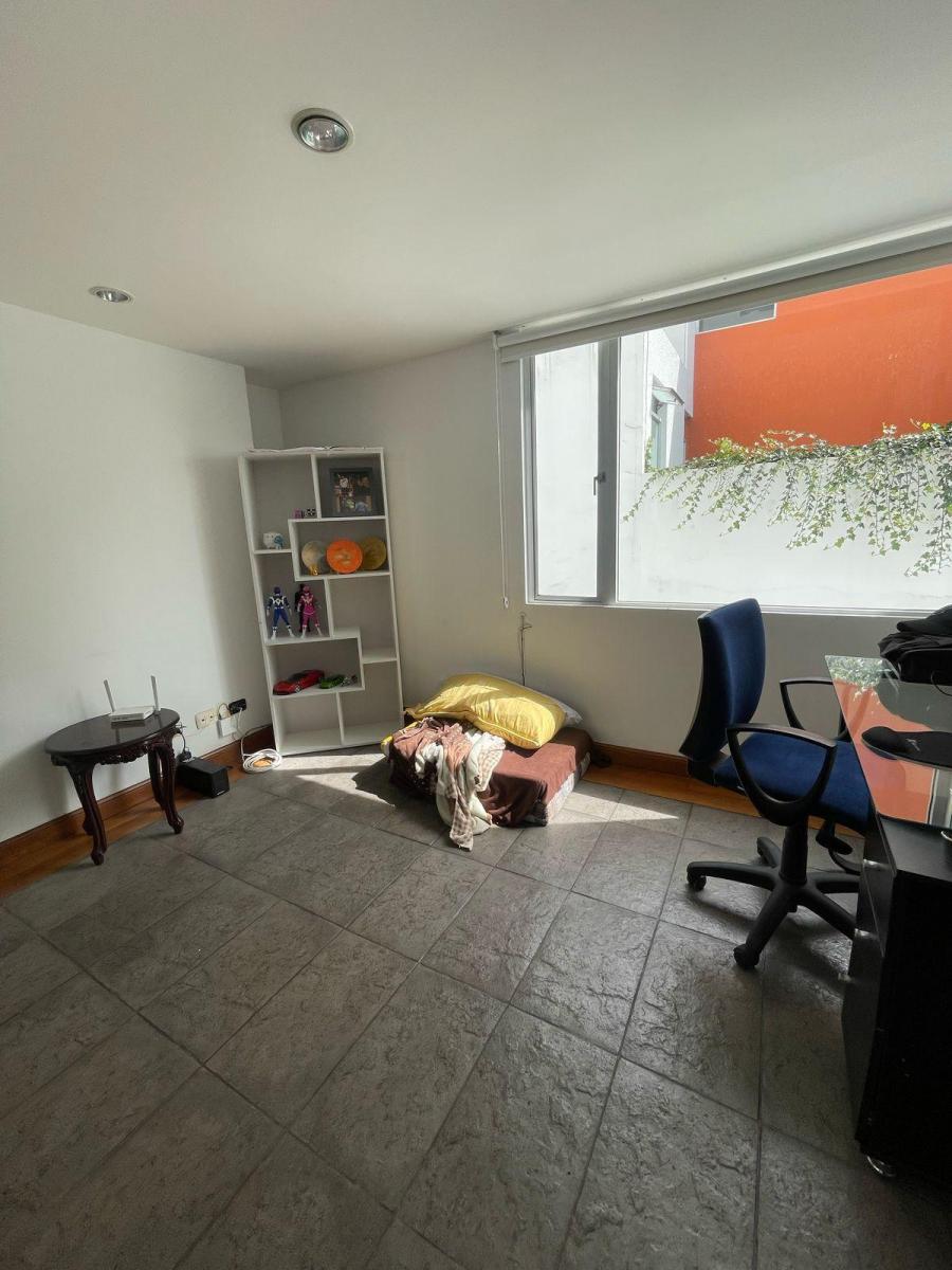 Venta Departamento Tres Dorm. Miravalle Cumbaya — imagen 4