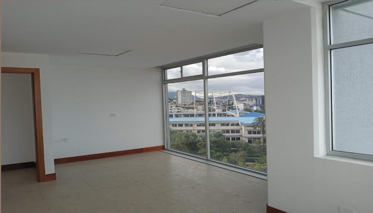 Av Atahualpa Vendo Oficina 515 m² 10 Parqueaderos — imagen 3