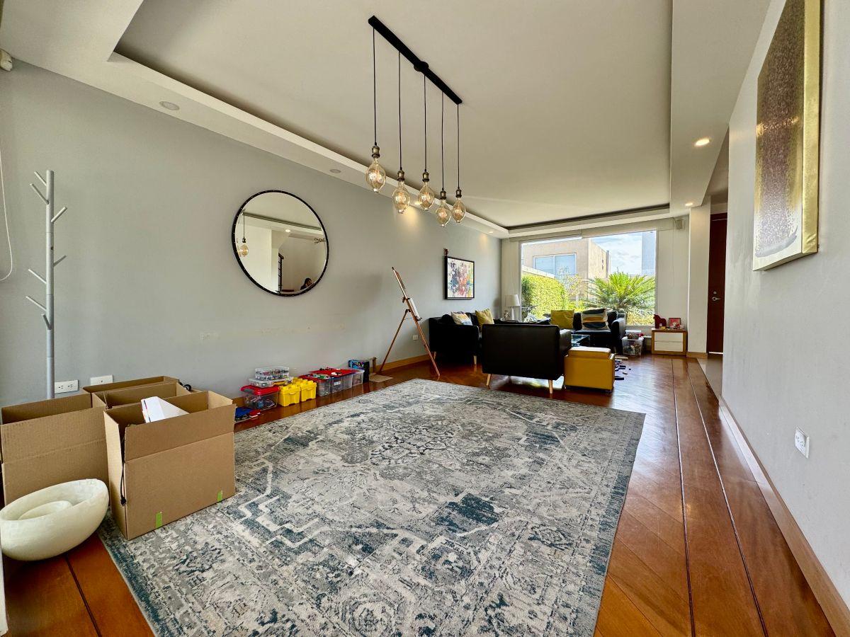 Linda Casa en Conjunto Dentro de Excelente Urbanización, Intervalles Cumbayá — imagen 9