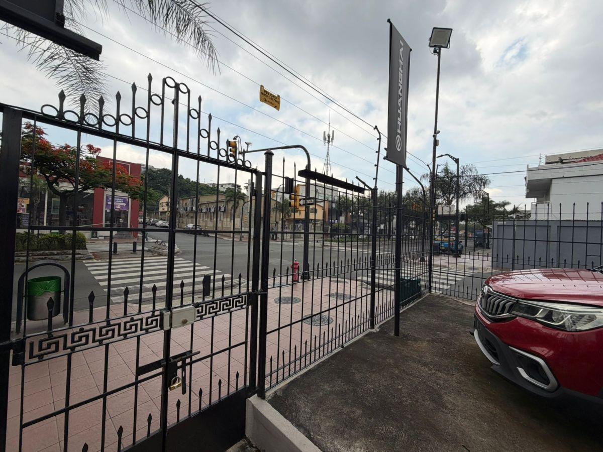 Vendo Local Comercial en Urdesa, Guayas — imagen 7