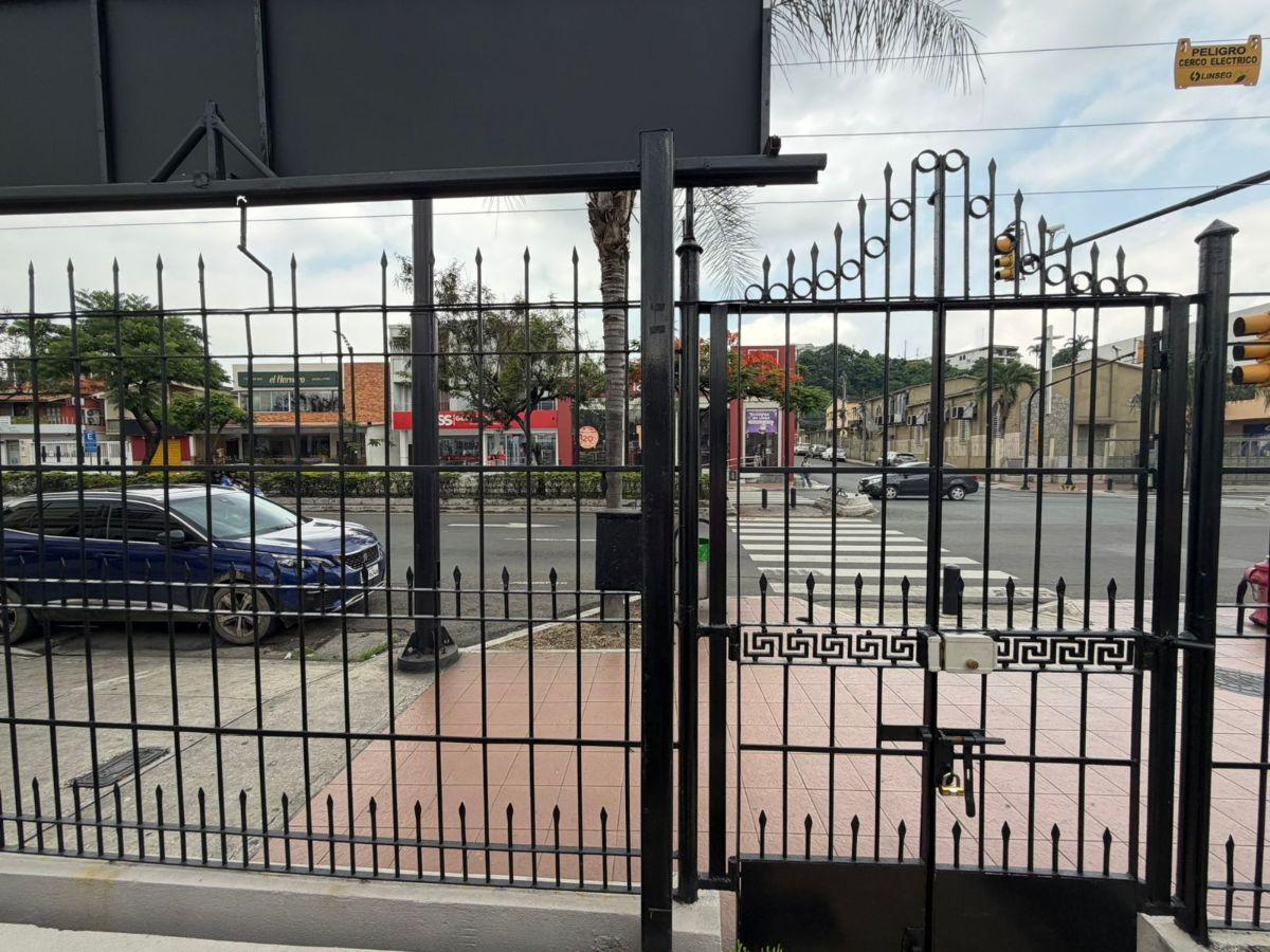 Vendo Local Comercial en Urdesa, Guayas — imagen 6