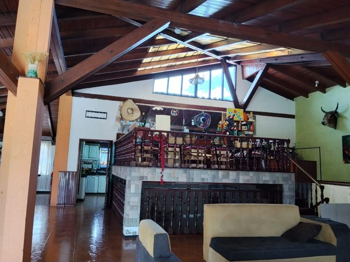 Se Vente Terreno con Construcción en Calderón — imagen 4