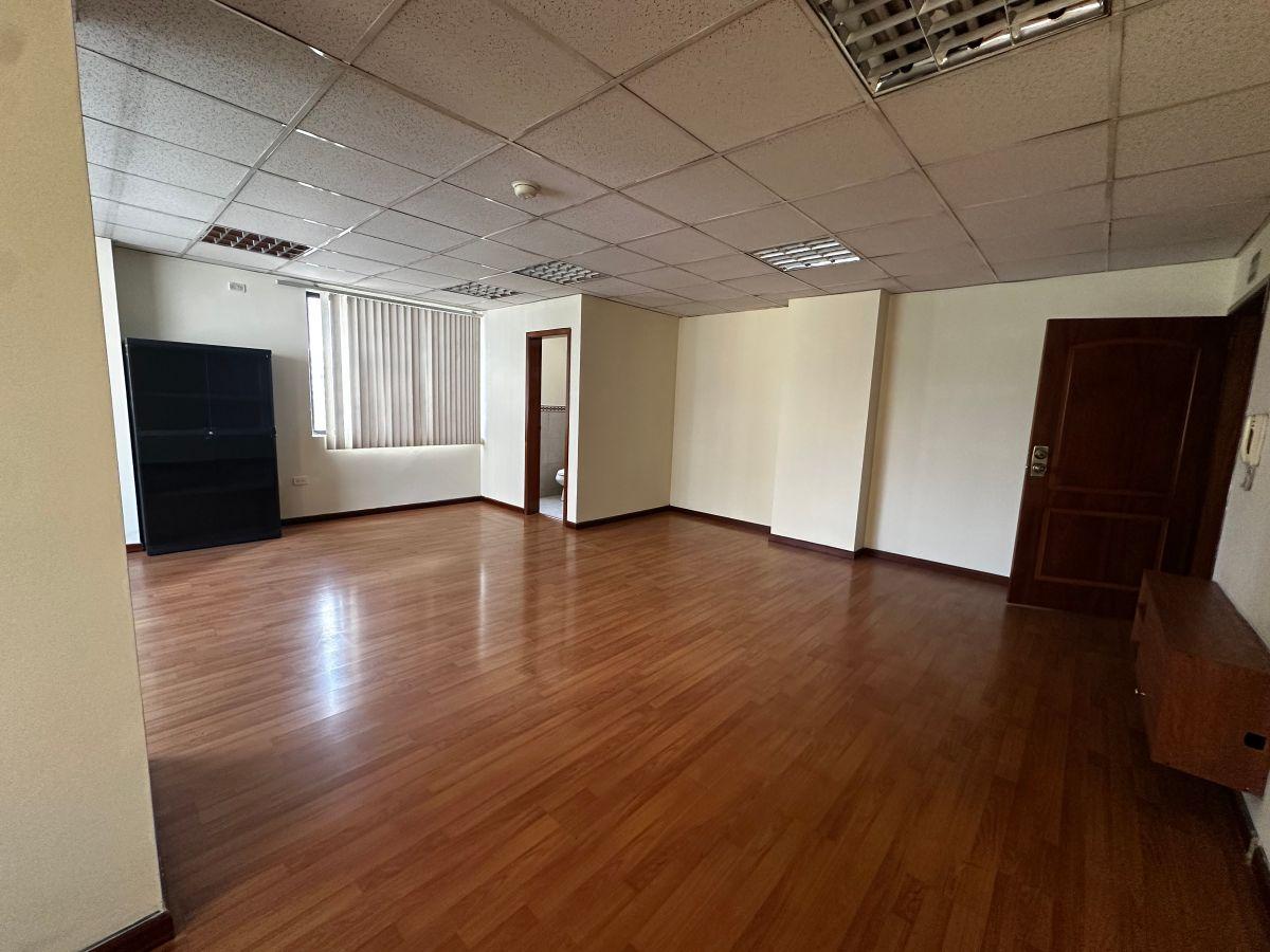 Se Vende Oficina Sector Seis de Diciembre y República — imagen 8