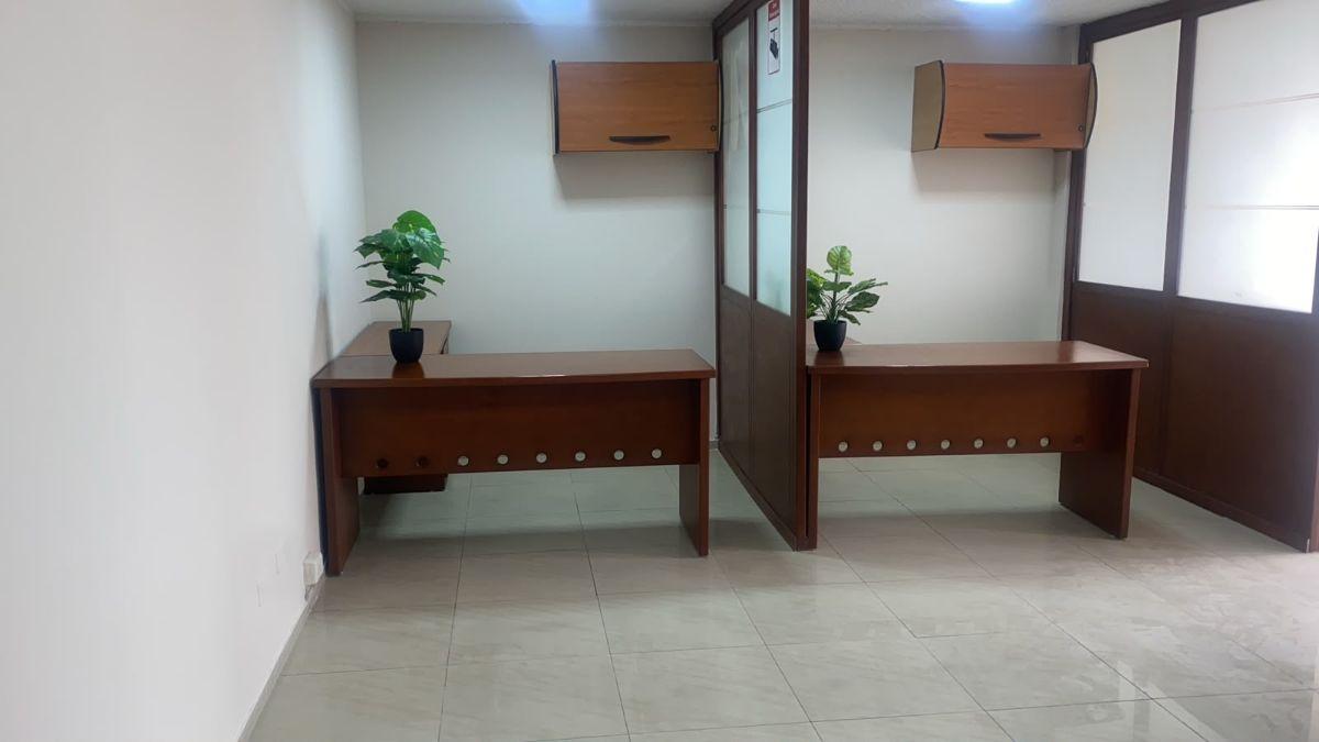 Vendo Hermosa, Oficina en Excelente Estado Centro Norte de La Ciudad de Quito, Precio de Oportunida — imagen 6