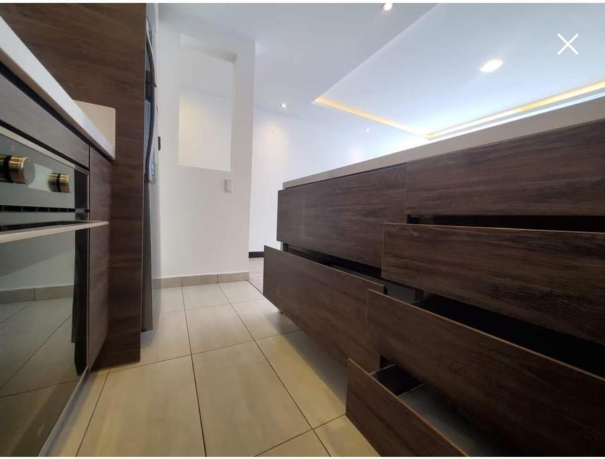 Venta Departamento de Lujo 2 Dorm. en El Quito Tenis - Quito — imagen 5