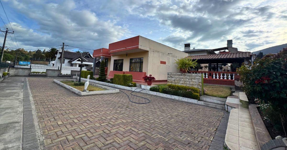 Casa Esquinera Independiente de Una Sola Planta Sector Pomasqui — imagen 3
