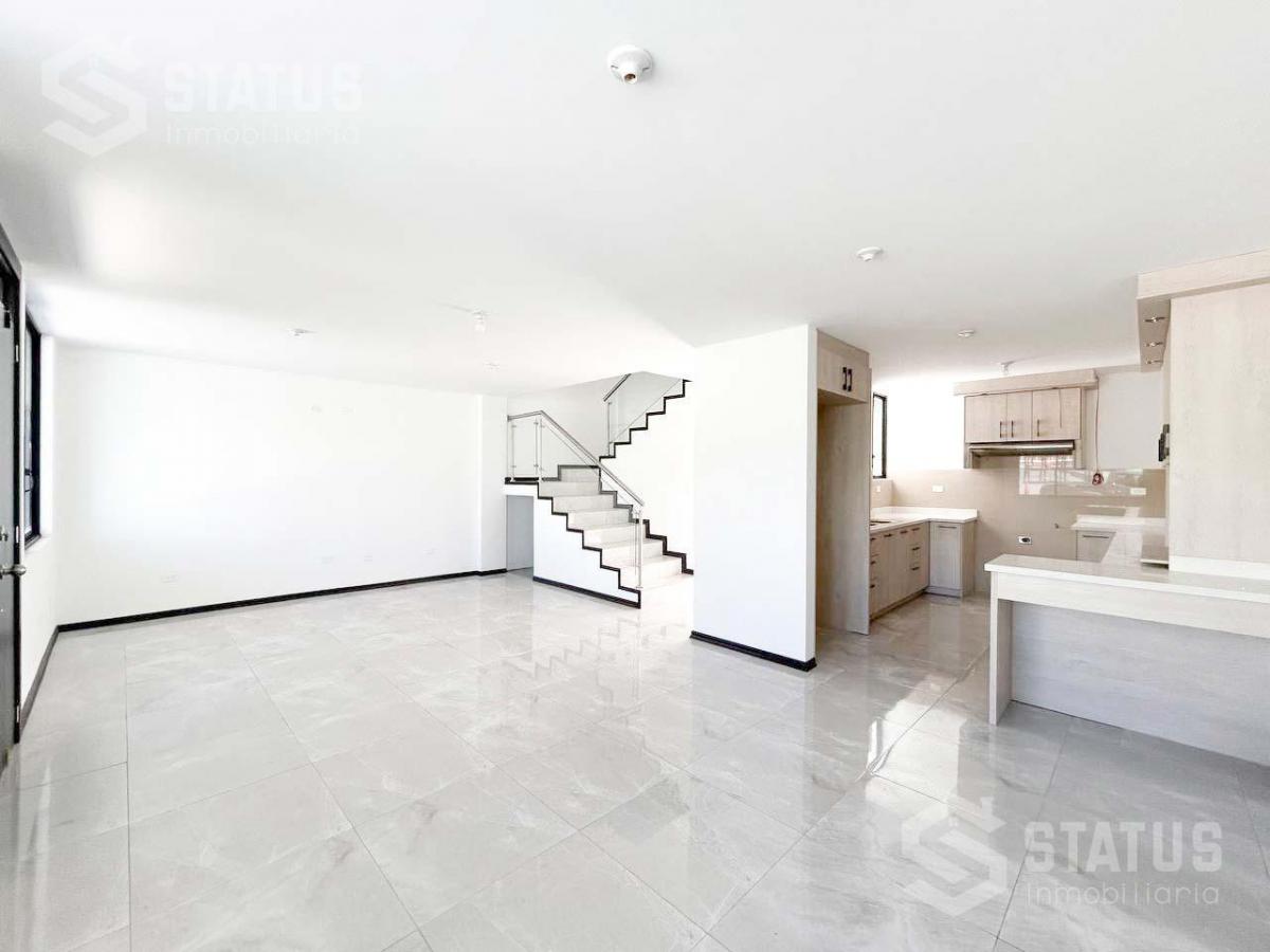 Venta de Casa con Terraza y Patio Cerca Hacienda Capelo — imagen 9