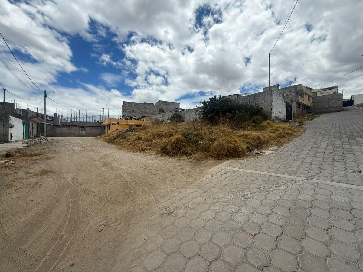 Terreno Esquinero en Venta Calderón Barrio La Tola_ 207,61 m² — imagen 8