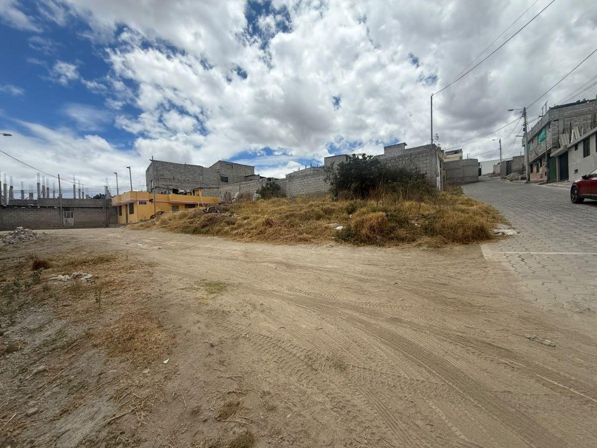 Terreno Esquinero en Venta Calderón Barrio La Tola_ 207,61 m² — imagen 6
