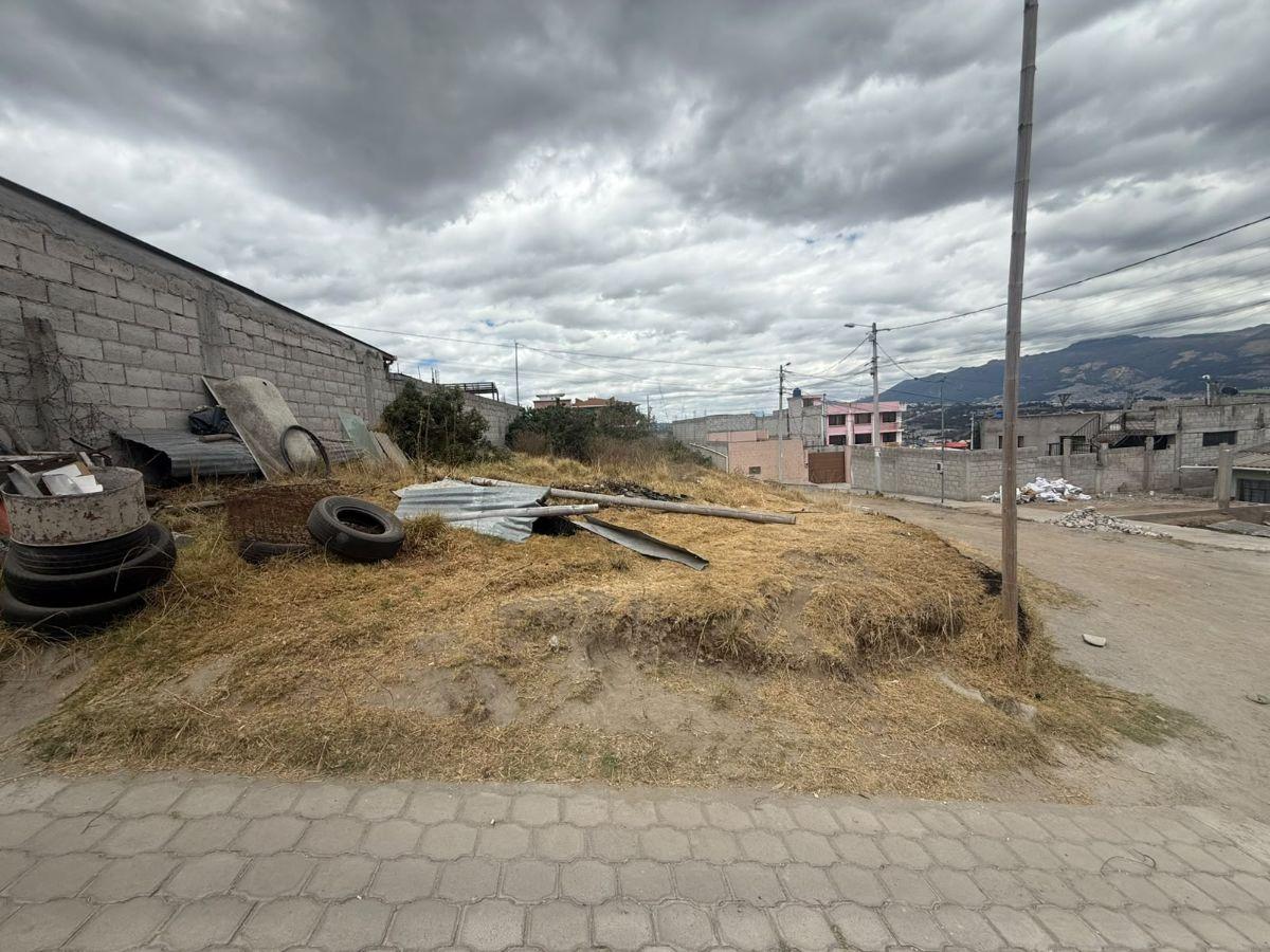 Terreno Esquinero en Venta Calderón Barrio La Tola_ 207,61 m² — imagen 4