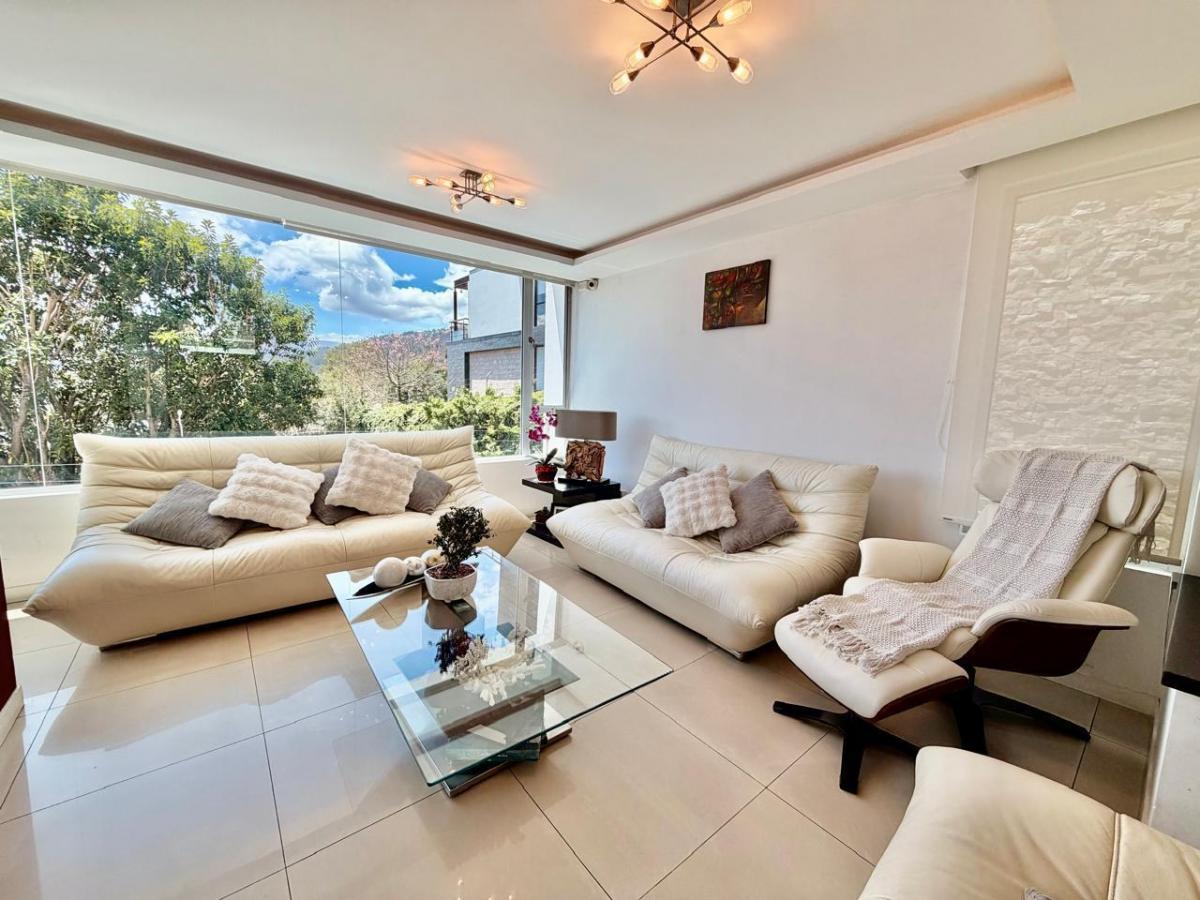 Mgv Venta Casa Independiente 3 Pisos Cumbaya Piscina Privada — imagen 10