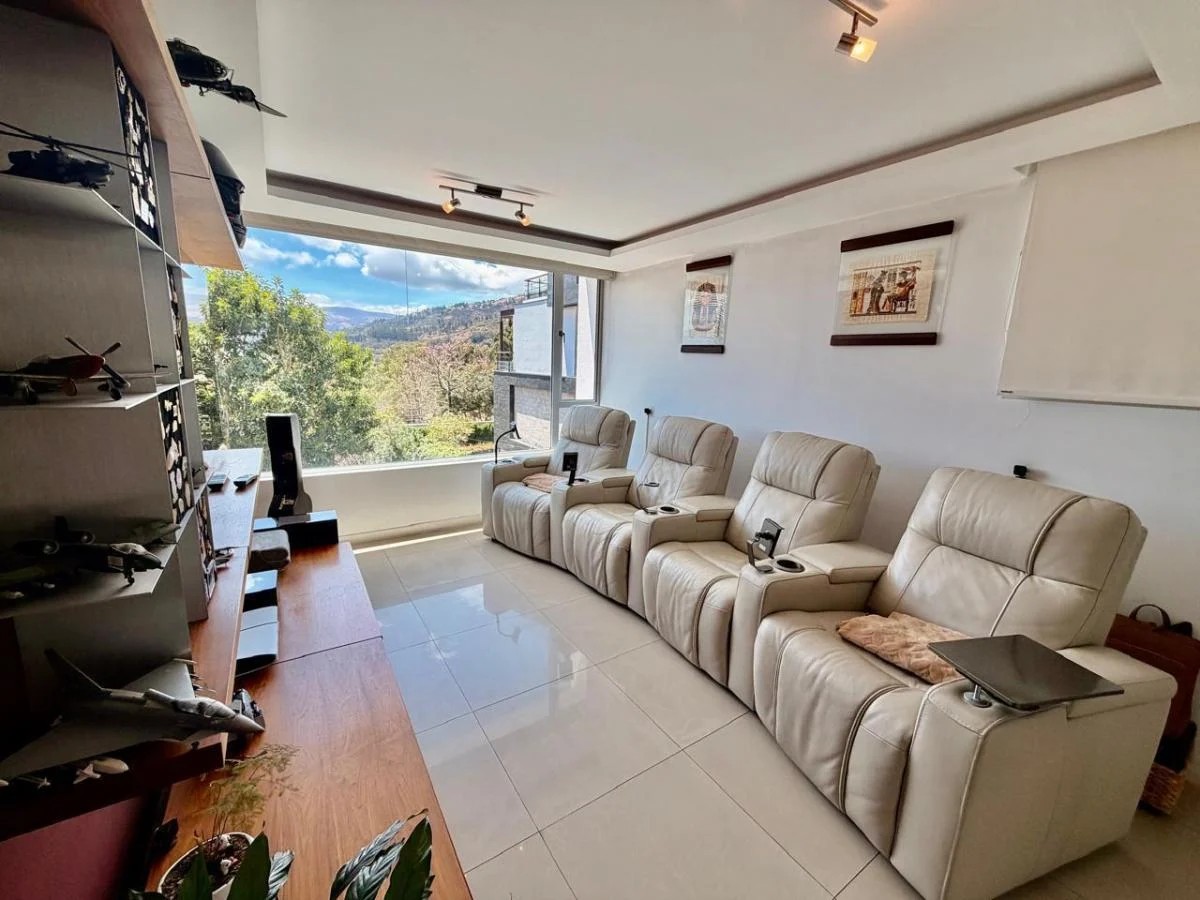 Mgv Venta Casa Independiente 3 Pisos Cumbaya Piscina Privada — imagen 7