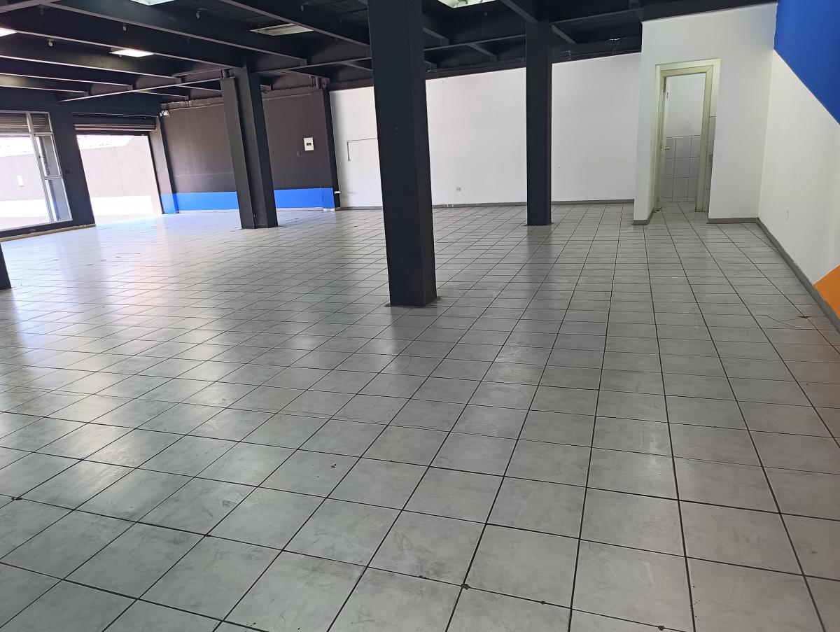 Alquiler/ Venta de Local Comercial Industrial Al Norte de Quito Sector Carcelén — imagen 9